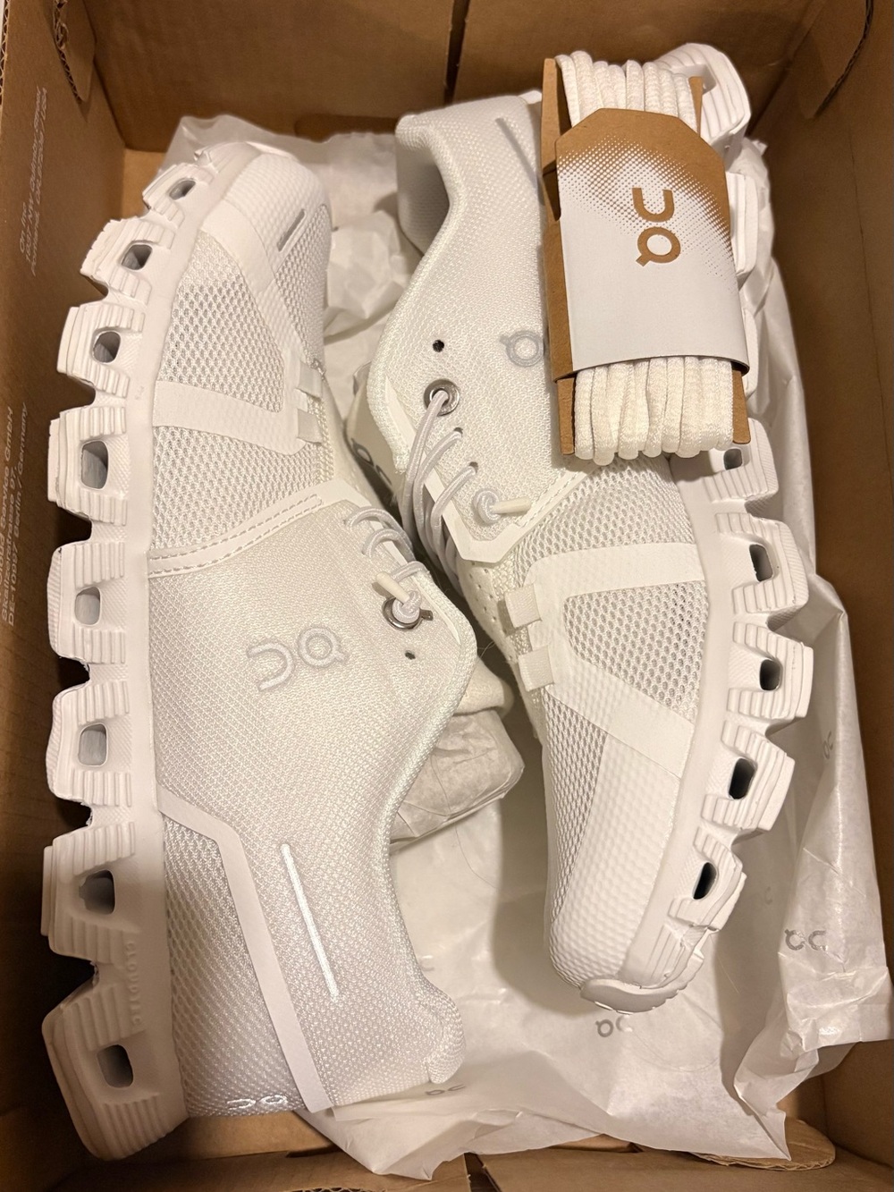 On Cloud 5 Women's Running Sneakers in White ✨✨✨✨